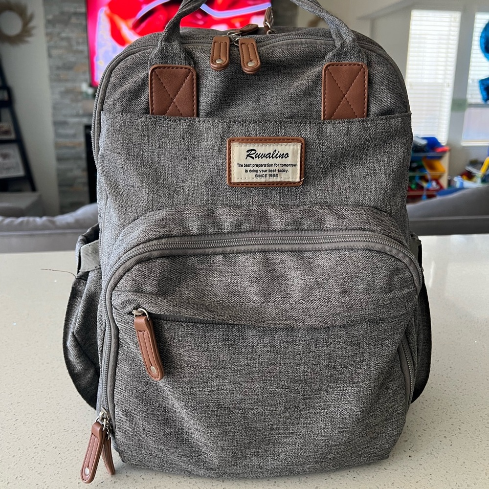 The perfect diaper backpack by Ruvalino.